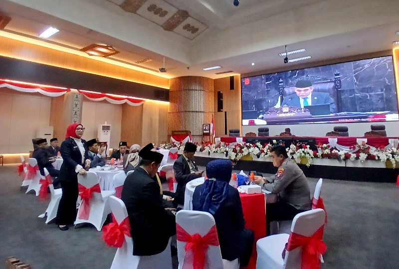Ketua DPRD Barito Utara Mery Rukaini memimpin Rapat Paripurna mendengarkan Pidato Kenegaraan Presiden Republik Indonesia pada Sidang Tahunan MPR RI Tahun 2026 di Ruang Rapat Paripurna DPRD Barito Utara, Muara Teweh, Jumat, 14 Agustus 2026.(Foto/Dok)