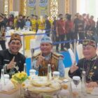 Bupati Barito Utara Shalahuddin, duduk di samping Gubernur Kalteng Agustiar Sabran  menghadiri Puncak Peringatan Hari Jadi ke-67 Kabupaten Barito Selatan di Buntok, Senin, 21 September 2026.(Foto/Diskominfosandi Barito Utara) 
