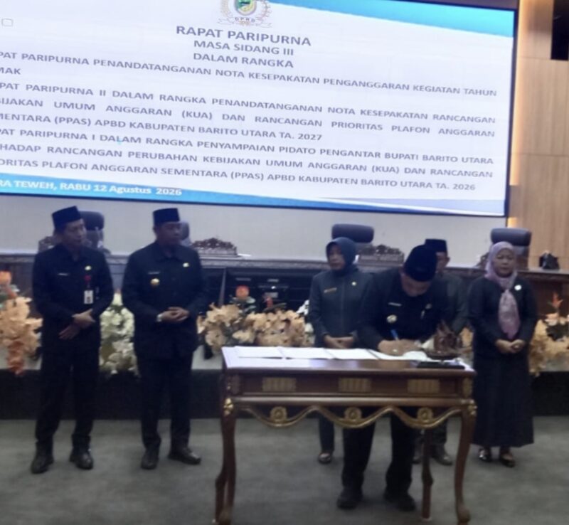 MUARA TEWEH, Tegaklurus.net – Pemkab bersama DPRD Barito Utara menyepakati penganggaran pembangunan tiga jembatan strategis melalui skema kegiatan tahun jamak alias multi years hingga 2029.  Kesepakatan tersebut dituangkan dalam Nota Kesepakatan Penganggaran Kegiatan Tahun Jamak yang ditandatangani dalam Rapat Paripurna III DPRD Barito Utara di Muara Teweh, , Rabu, 12 Agustus 2026.  Sekretaris DPRD Barito Utara Sudiyono mengatakan, skema tahun jamak diperlukan agar pembangunan infrastruktur yang tidak dapat dituntaskan dalam satu tahun anggaran memiliki kepastian tahapan, target dan pembiayaan.  
